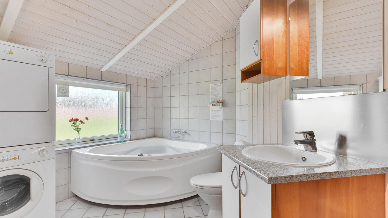 Photo of Bathroom in Pøt Strandby
