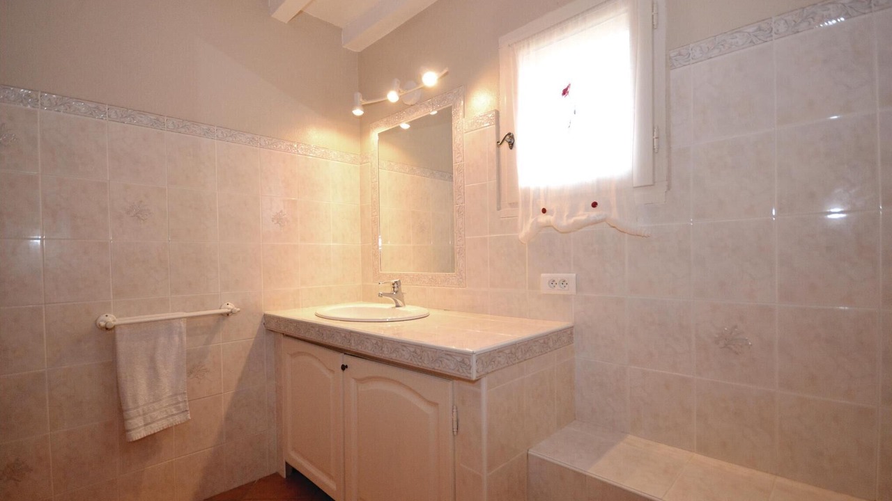 Photo of Bathroom in Saint-Martin-de-Castillon