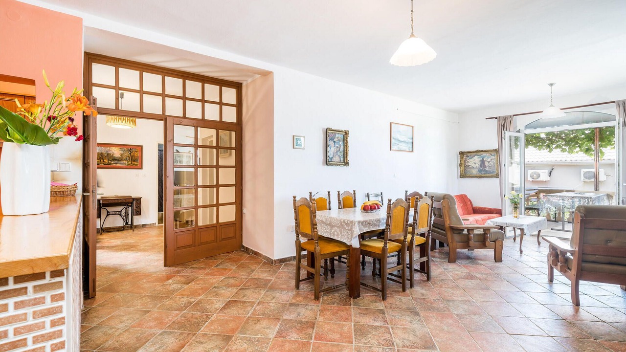 Photo of Bedroom in Molunat