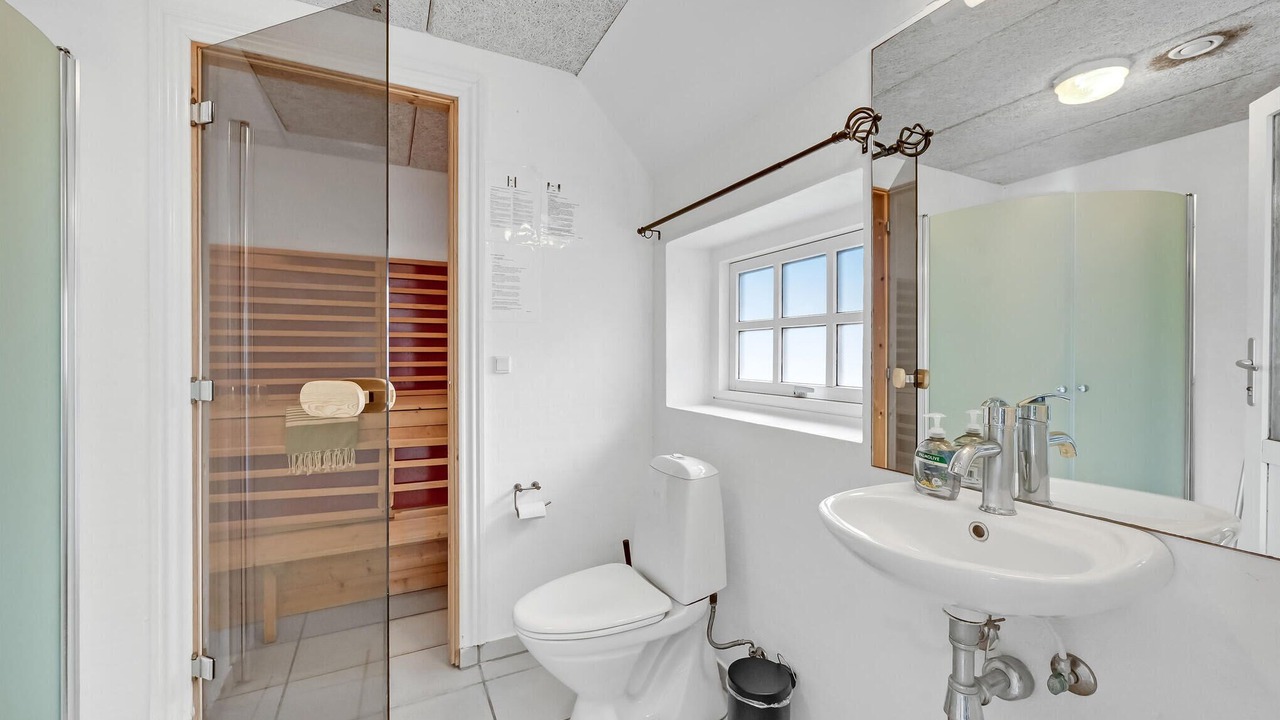 Photo of Bathroom in Øby