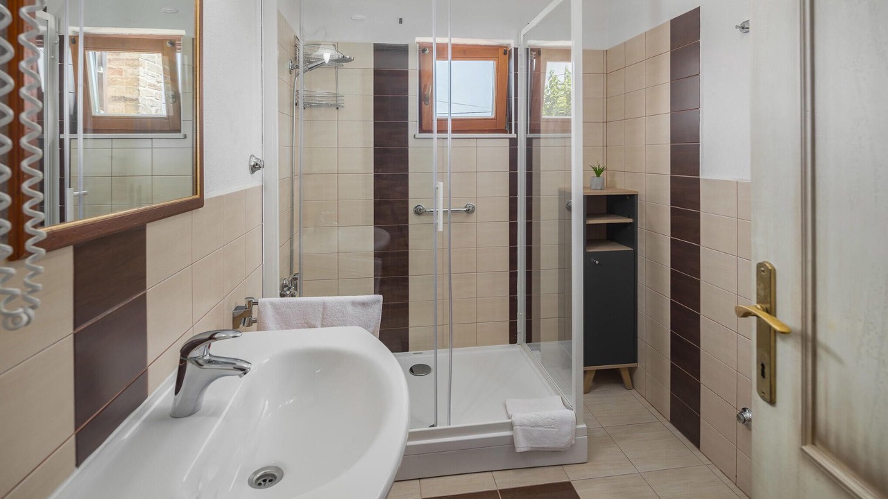 Photo of Bathroom in Matohanci