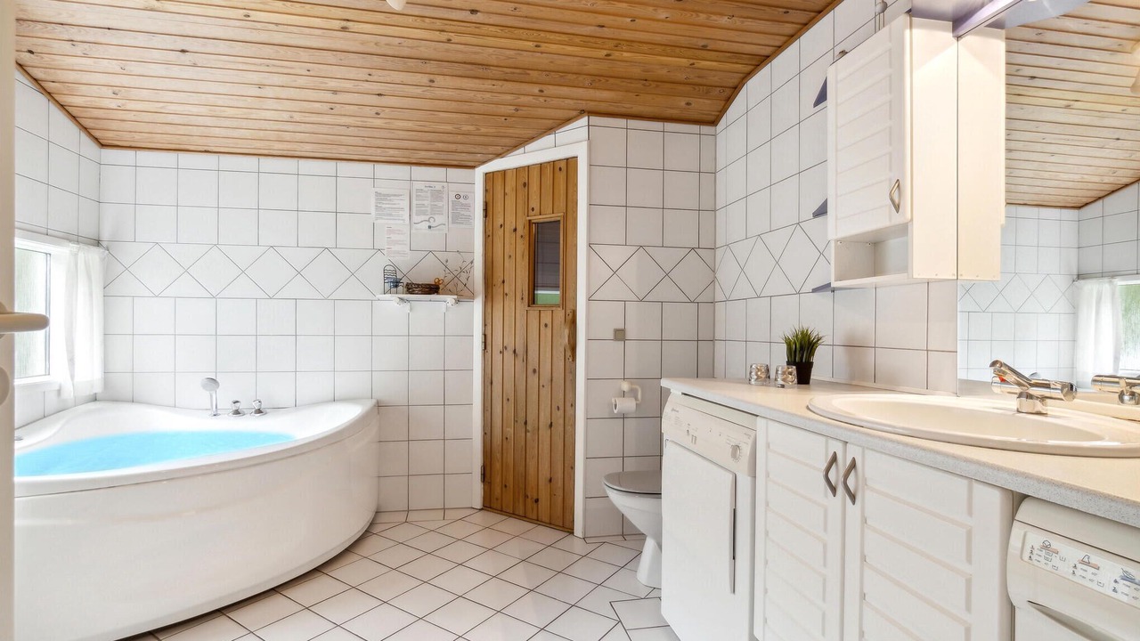 Photo of Bathroom in Lokken