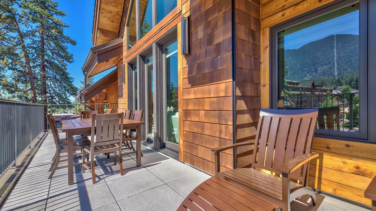 Photo of Patio Balcony in Lakeside Park