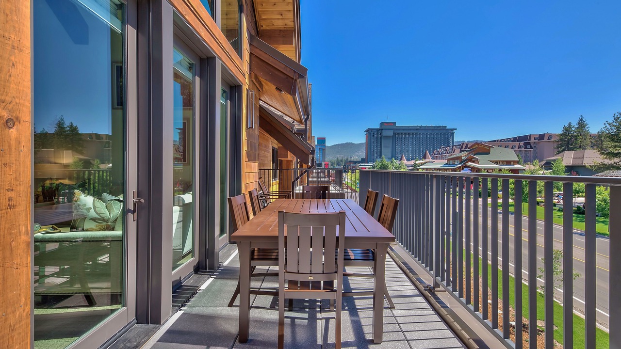 Photo of Patio Balcony in Lakeside Park