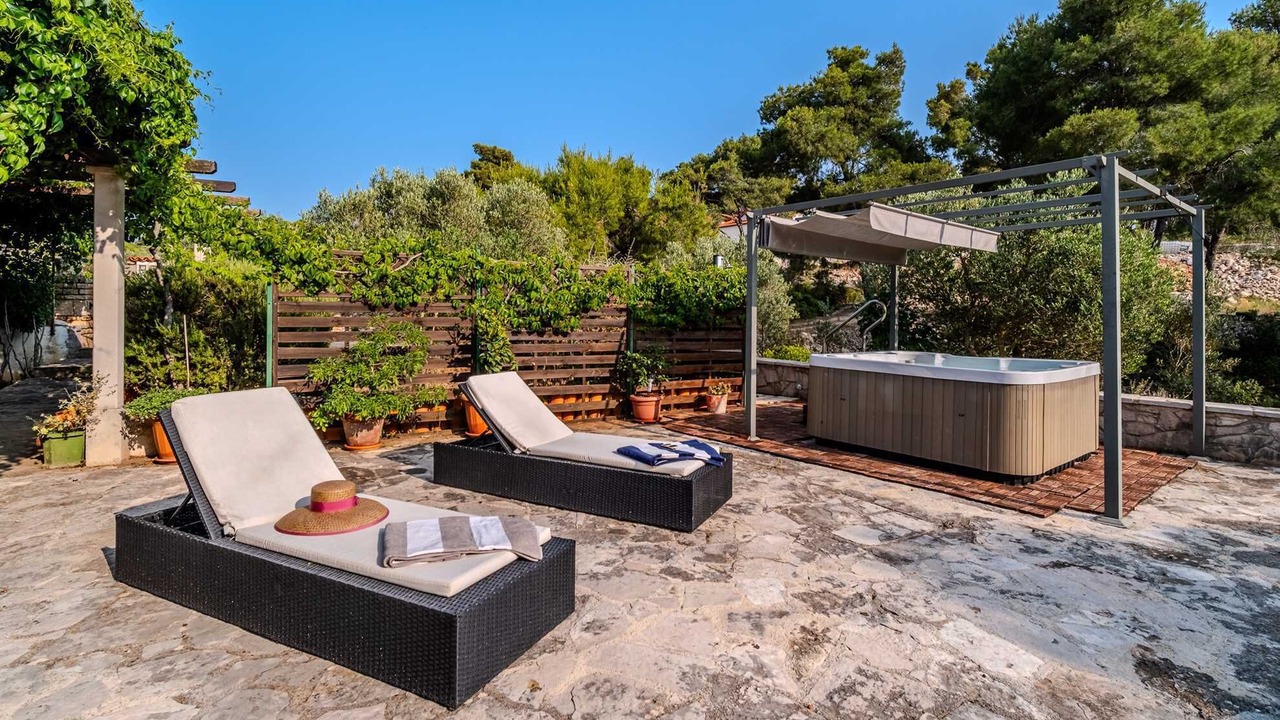 Photo of Patio Balcony in Cove Osibova (Milna)
