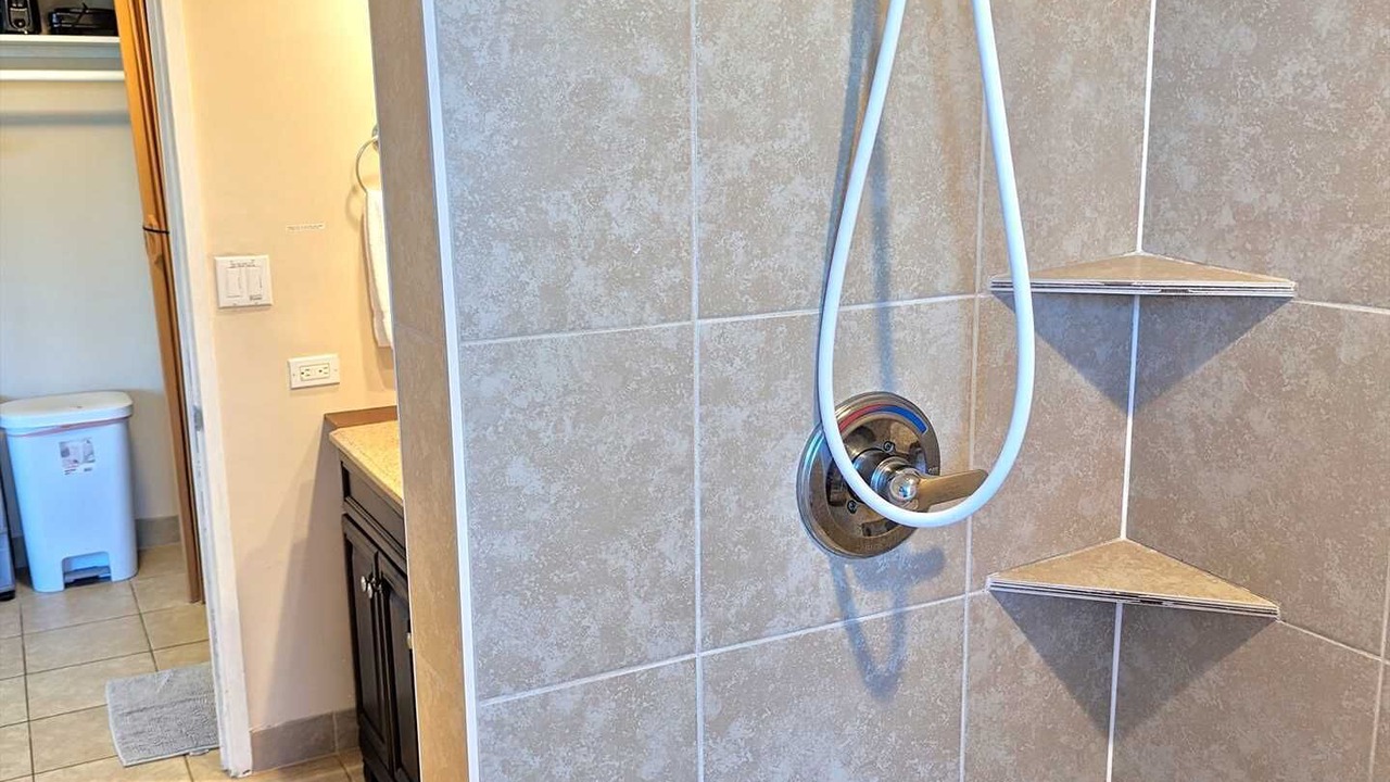 Photo of Bathroom in Diamond Head - Kapahulu - St. Louis