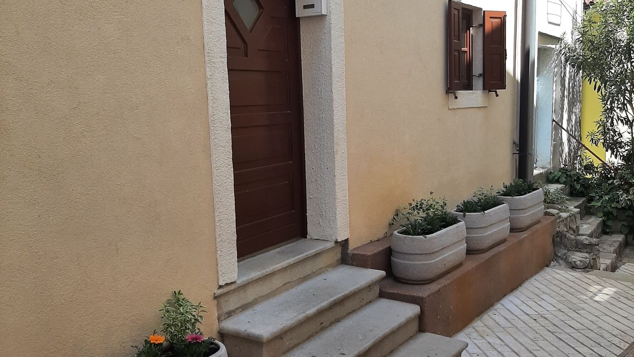 Photo of Outdoor in Cres