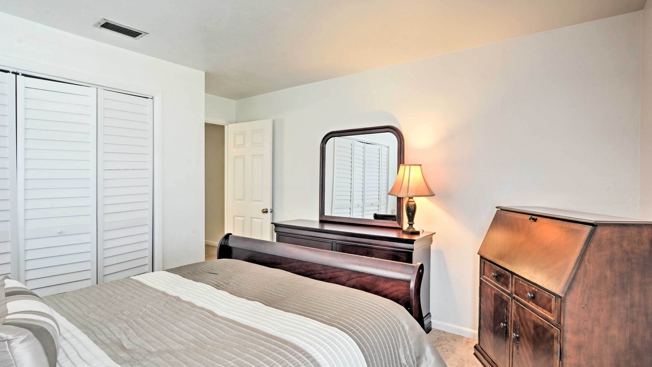 Photo of Bedroom in Yacht Club