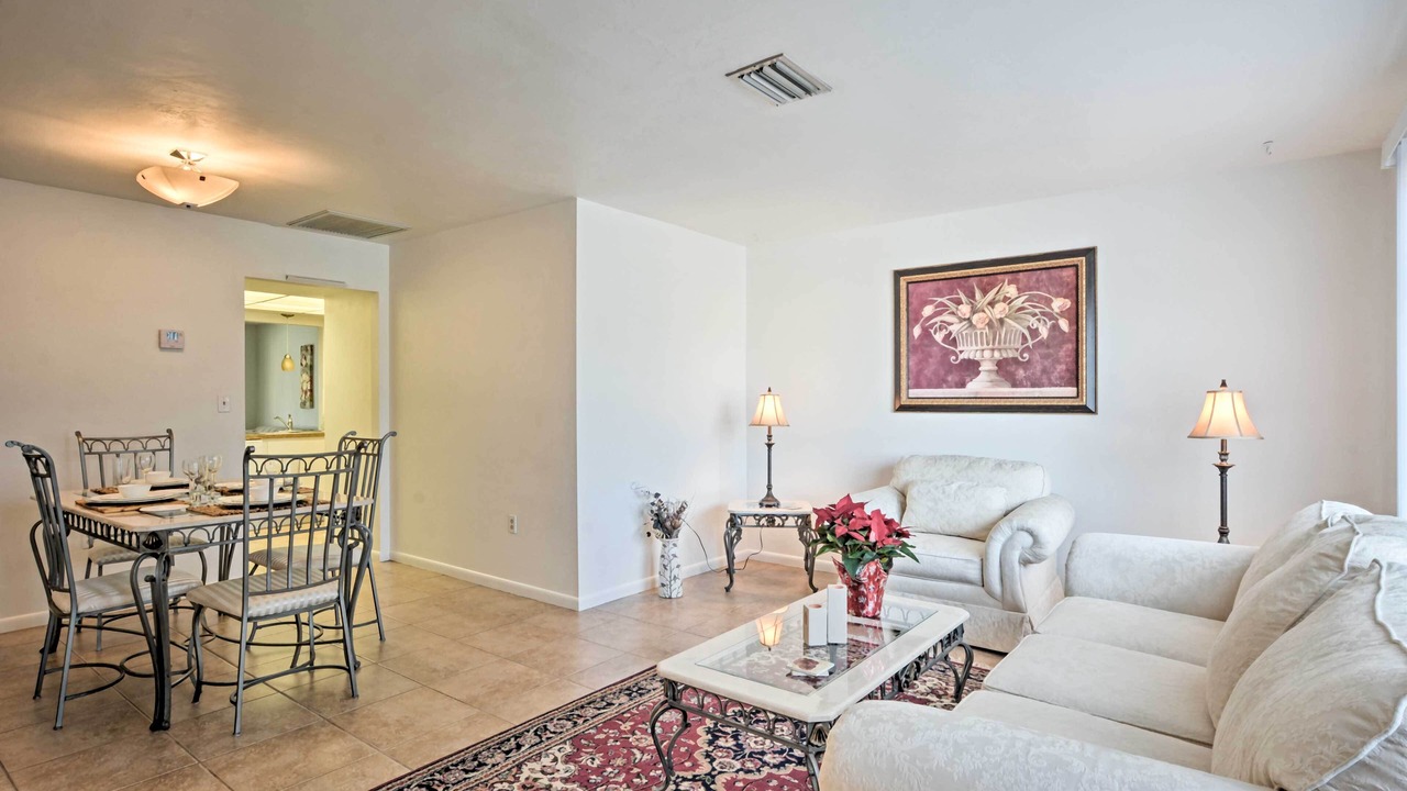 Photo of Livingroom in Yacht Club