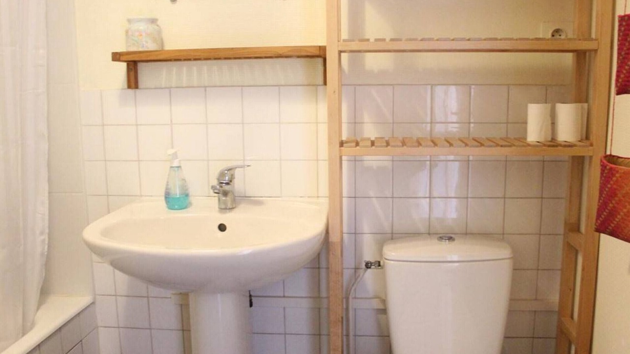 Photo of Bathroom in La Rochelle City Centre