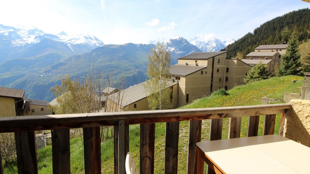 Photo of Outdoor in Auris