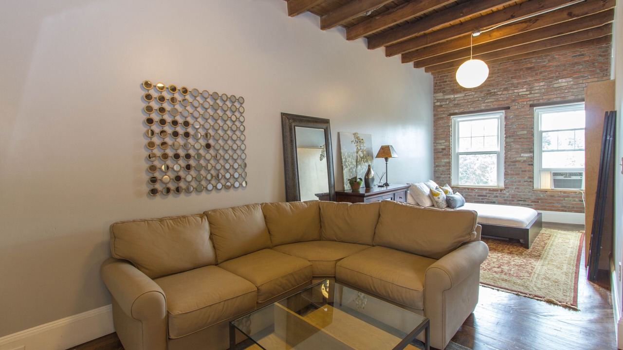 Photo of Livingroom in Cleveland Circle