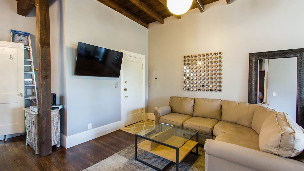 Photo of Livingroom in Cleveland Circle