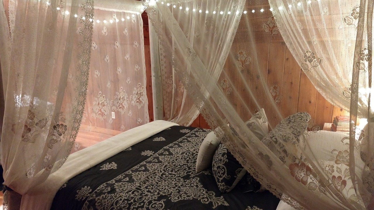 Photo of Bedroom in Twin Peaks