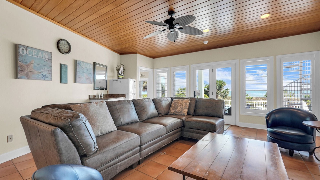 Photo of Livingroom in North Forest Beach