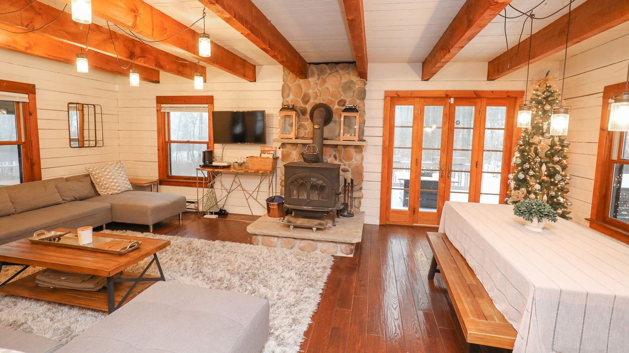 Photo of Livingroom in Bristol Hills