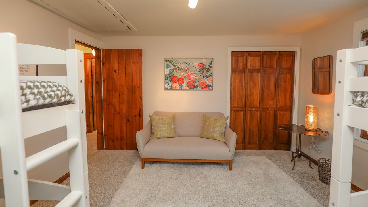 Photo of Livingroom in Bristol Hills