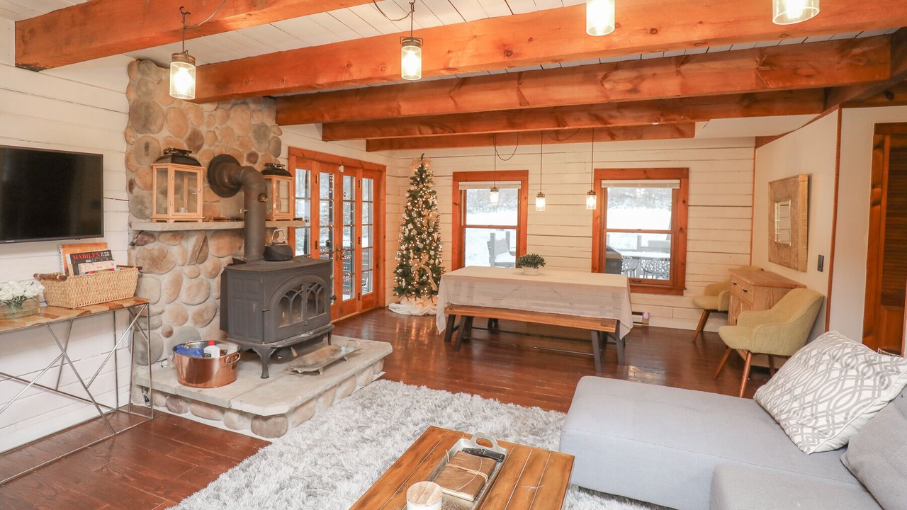 Photo of Livingroom in Bristol Hills