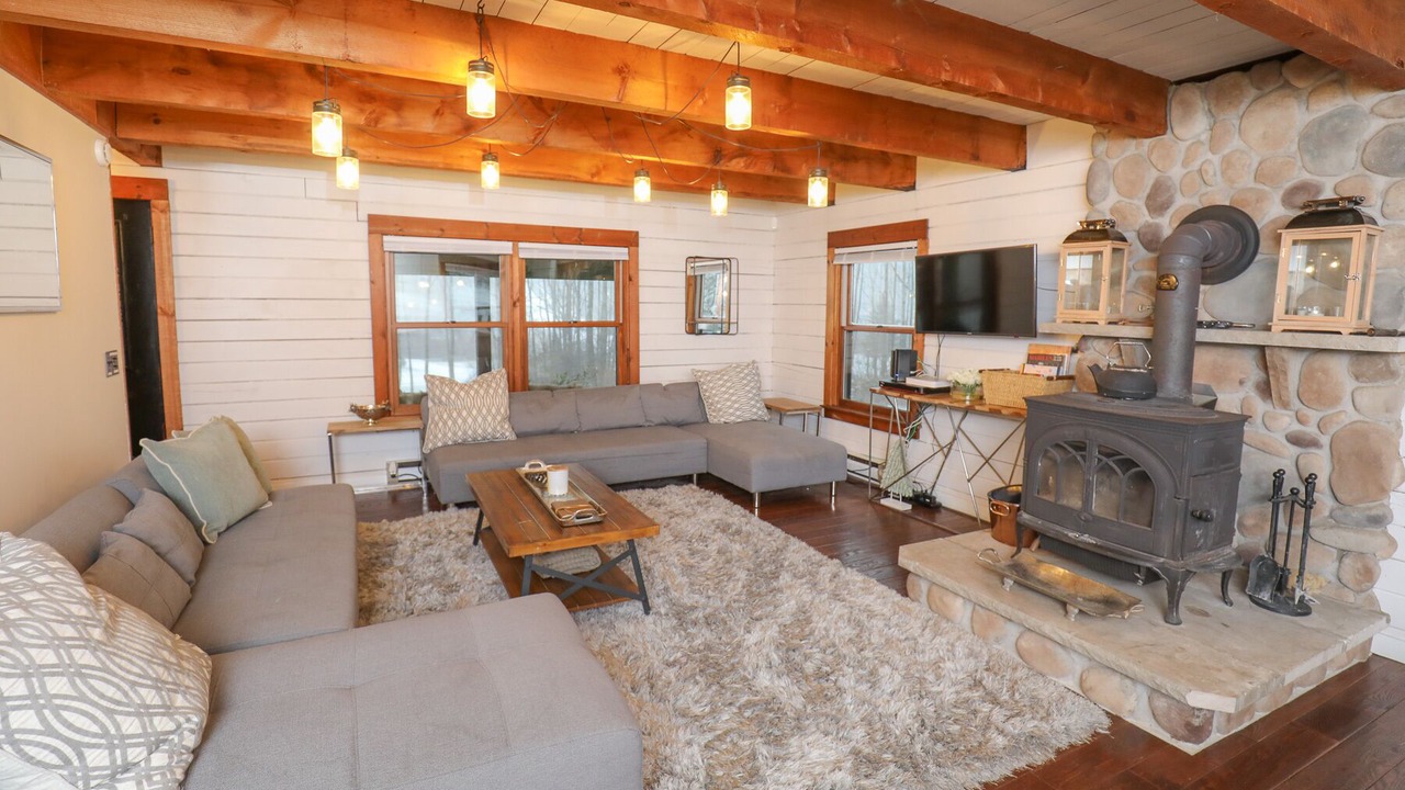 Photo of Livingroom in Bristol Hills