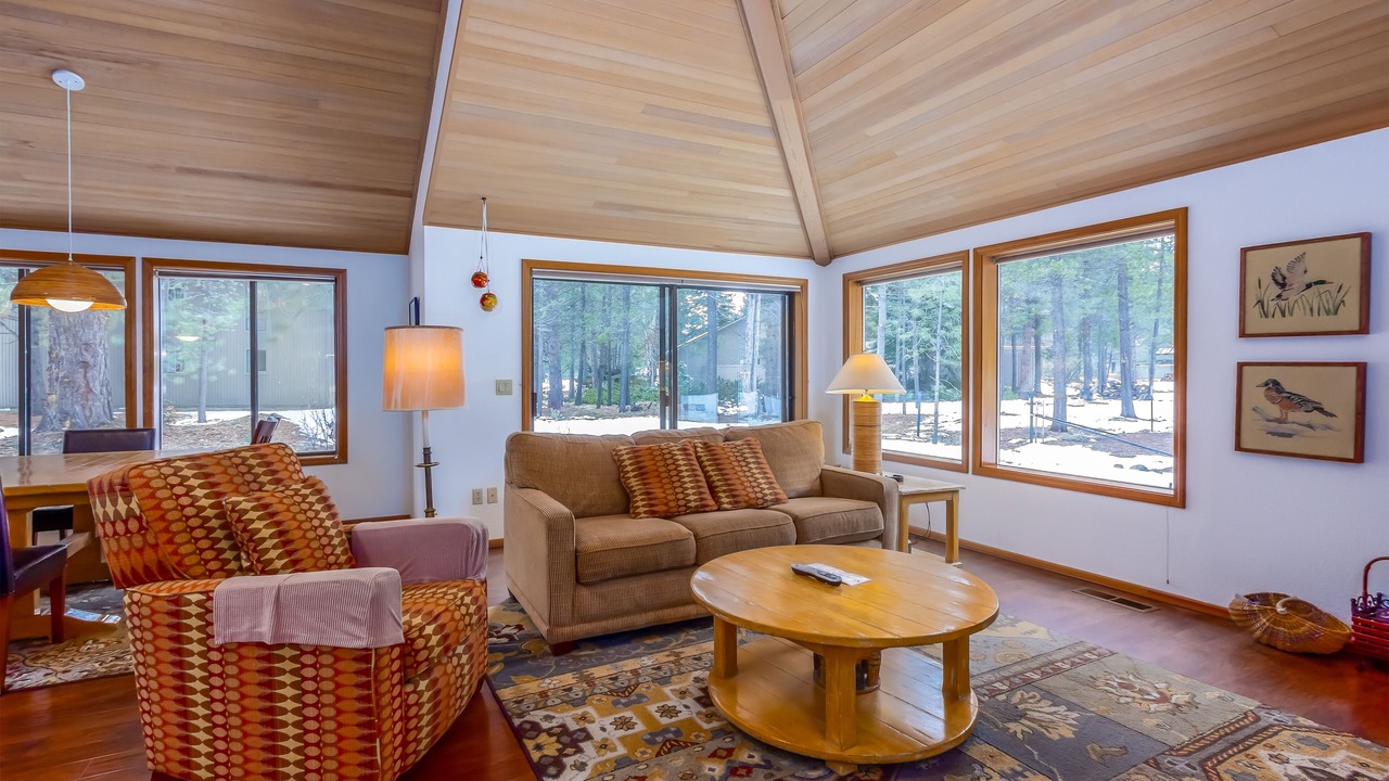 Photo of Livingroom in Sunriver