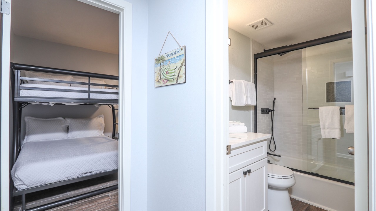 Photo of Bathroom in Orange Beach East
