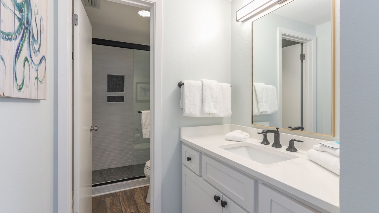 Photo of Bathroom in Orange Beach East