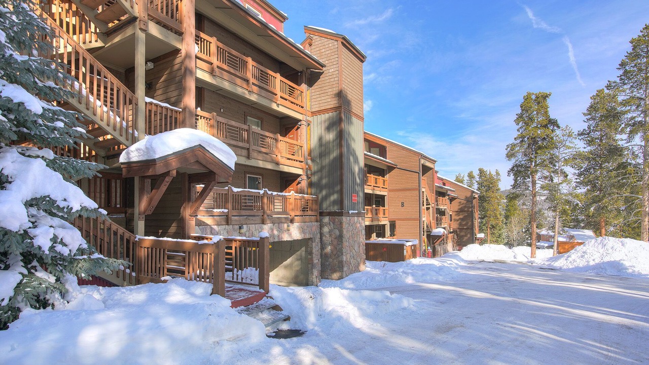 Photo of Outdoor in Four O'Clock