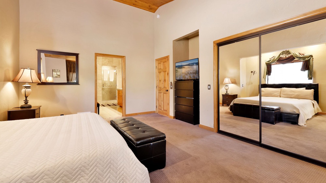 Photo of Bedroom in Evergreen Estates
