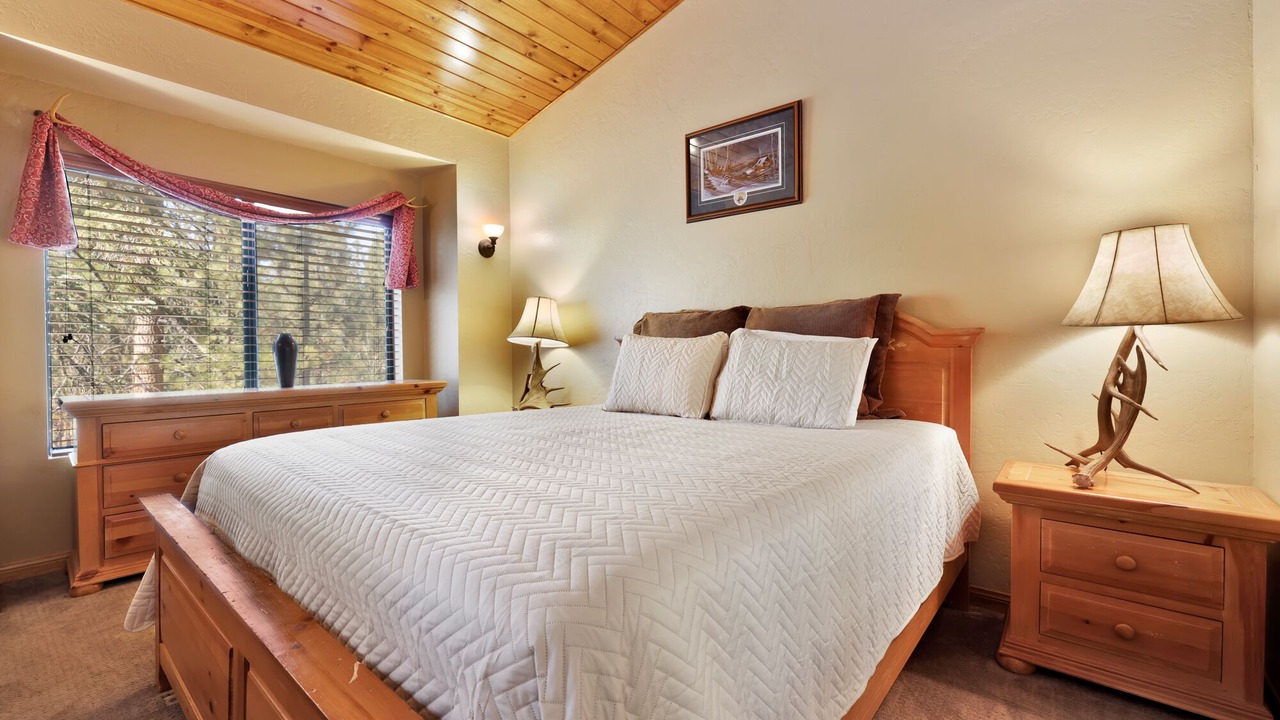 Photo of Bedroom in Evergreen Estates
