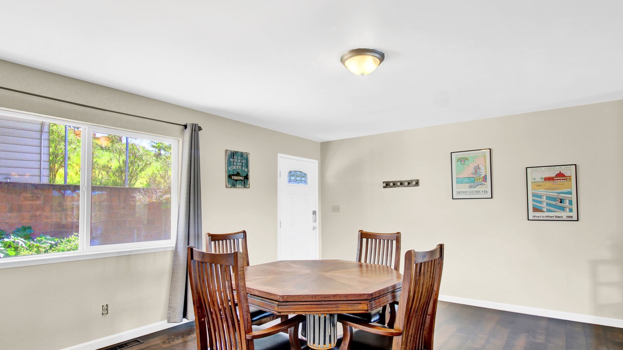 Photo of Others in Jamestown