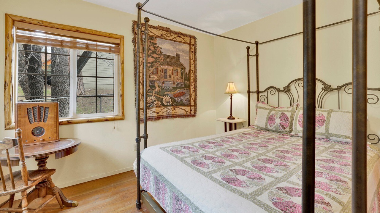 Photo of Bedroom in Moonridge