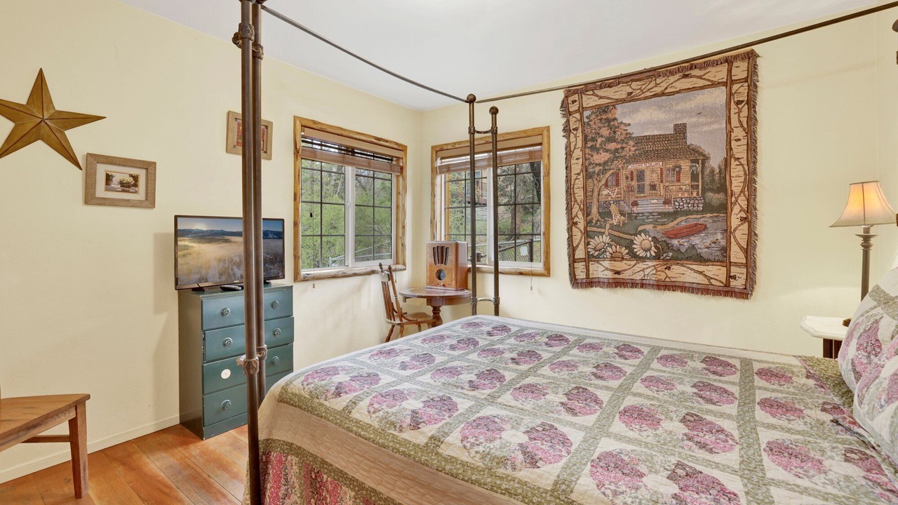 Photo of Bedroom in Moonridge