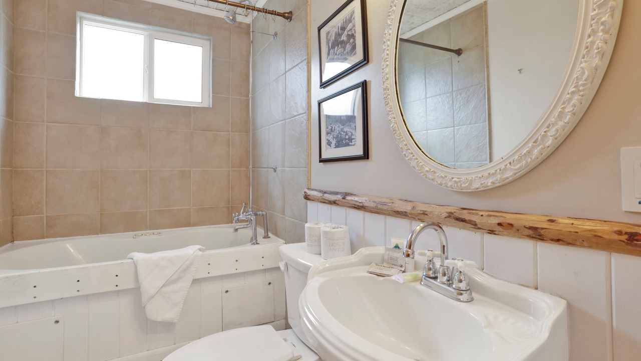 Photo of Bathroom in Moonridge
