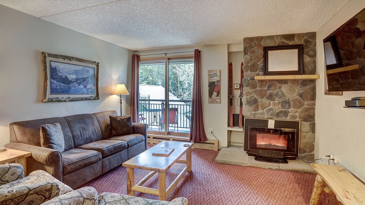 Photo of Livingroom in Peak 9