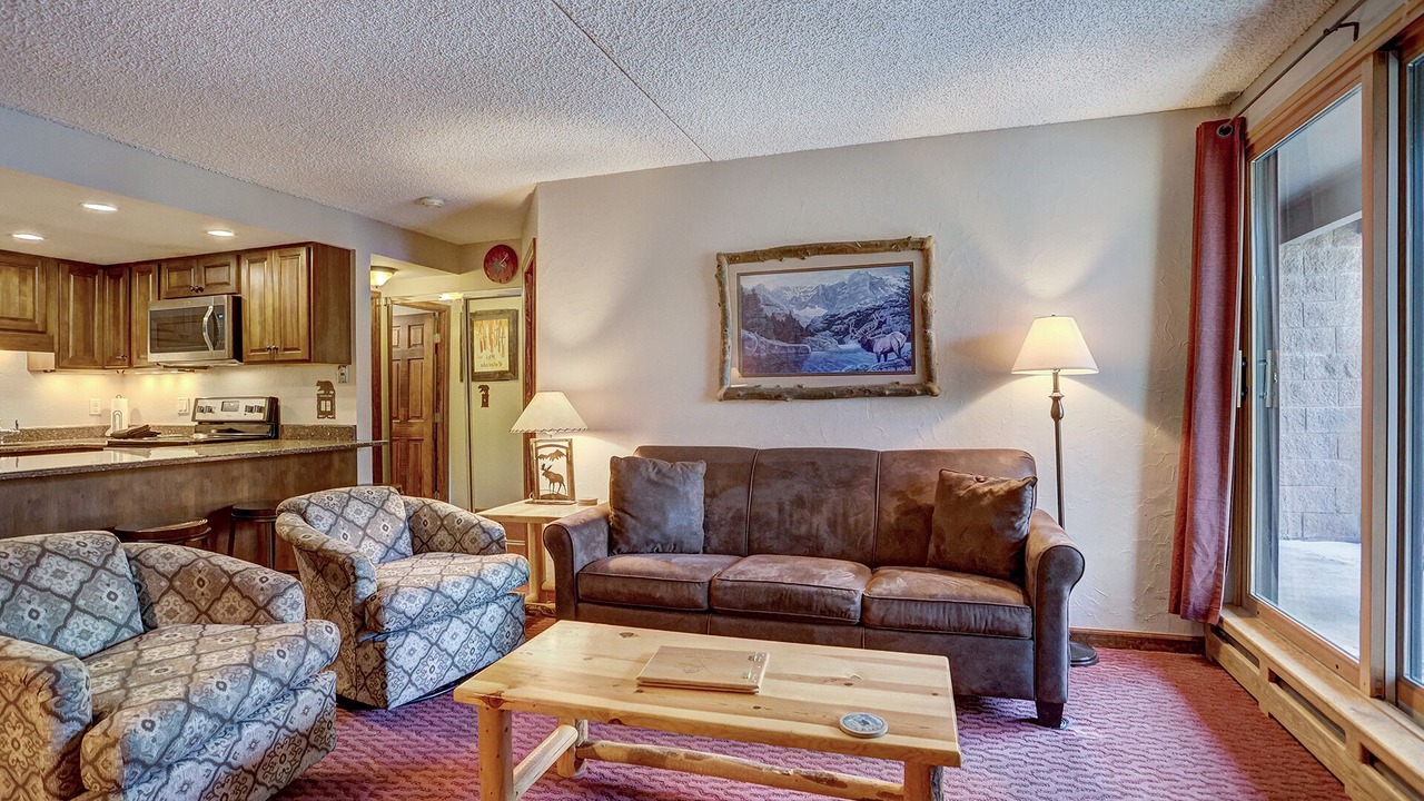 Photo of Livingroom in Peak 9