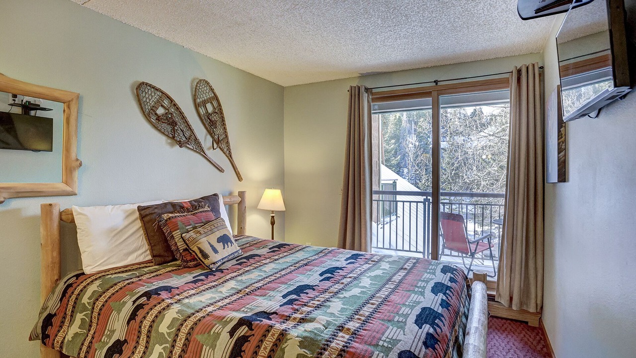 Photo of Bedroom in Peak 9