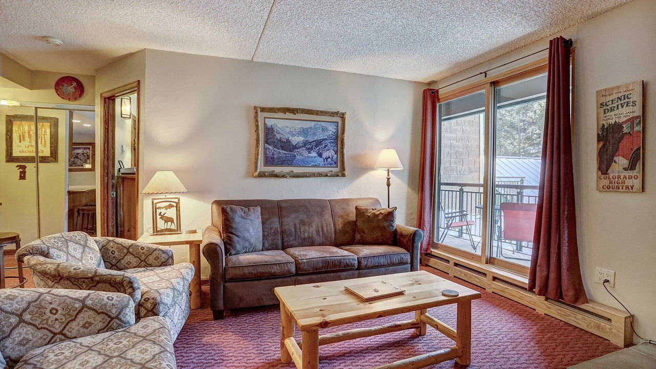 Photo of Livingroom in Peak 9