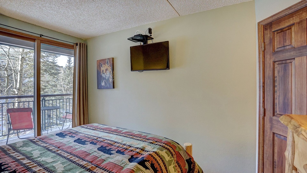 Photo of Bedroom in Peak 9