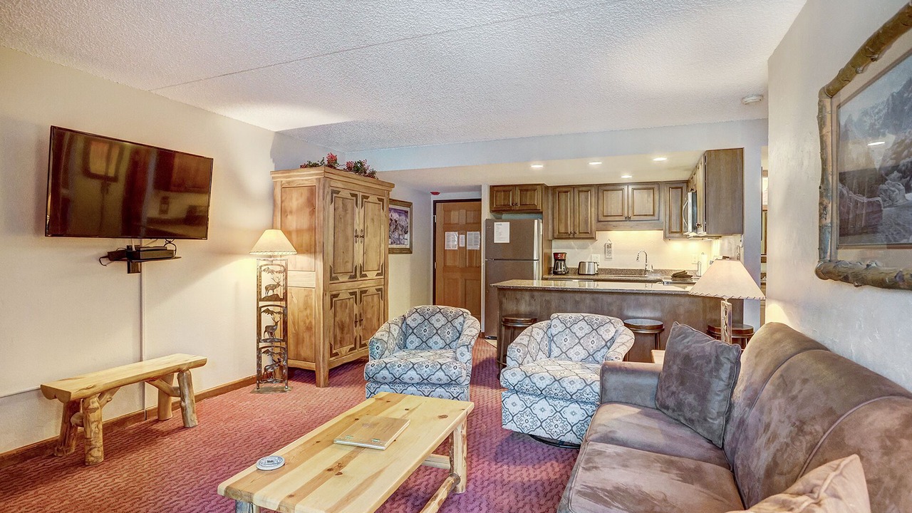 Photo of Livingroom in Peak 9