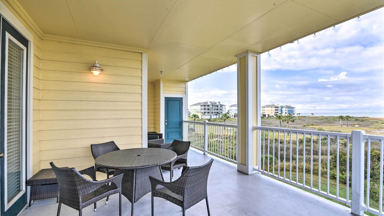 Photo of Patio Balcony in Red Fish Cove