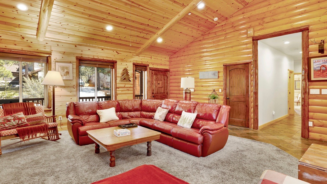 Photo of Livingroom in Eagle Mountain Estates