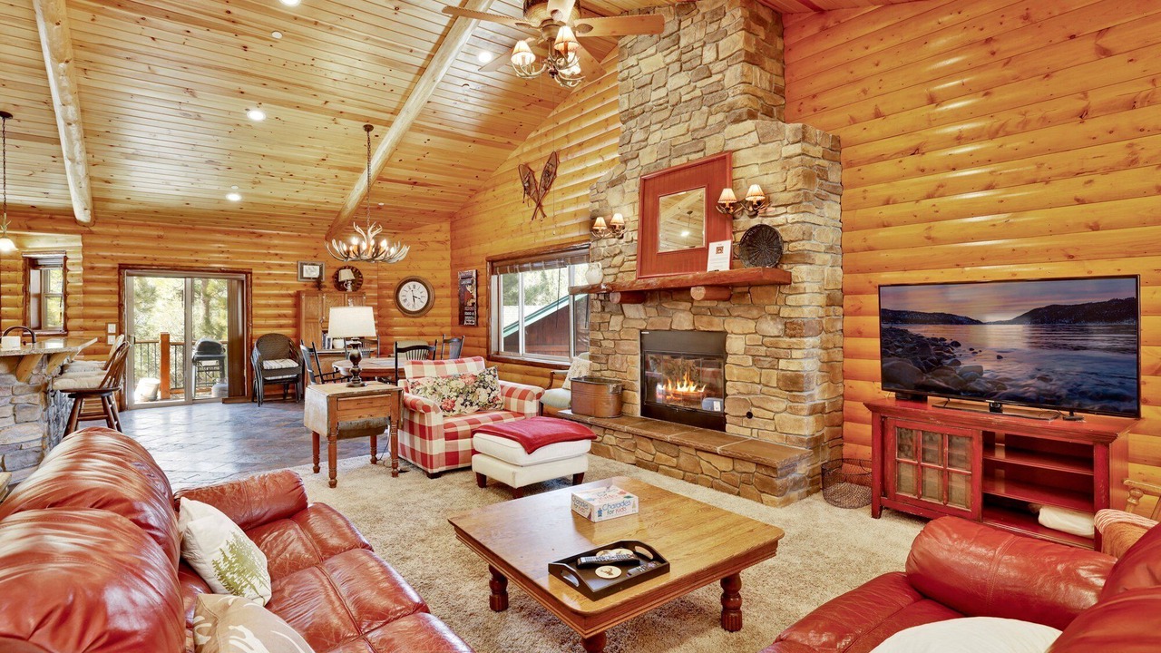 Photo of Livingroom in Eagle Mountain Estates