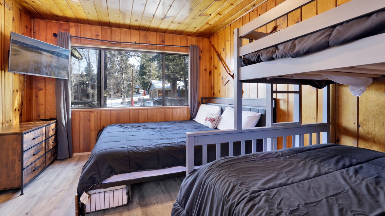 Photo of Bedroom in Big Bear Lake