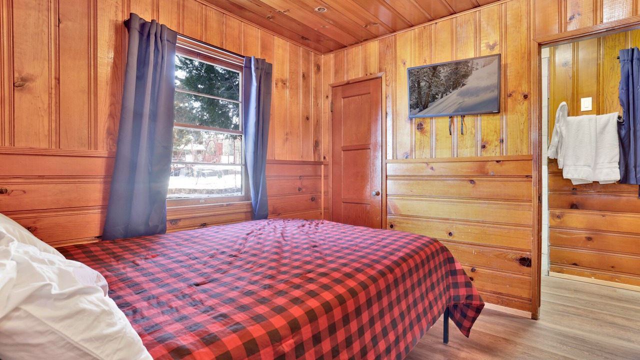 Photo of Bedroom in Big Bear Lake