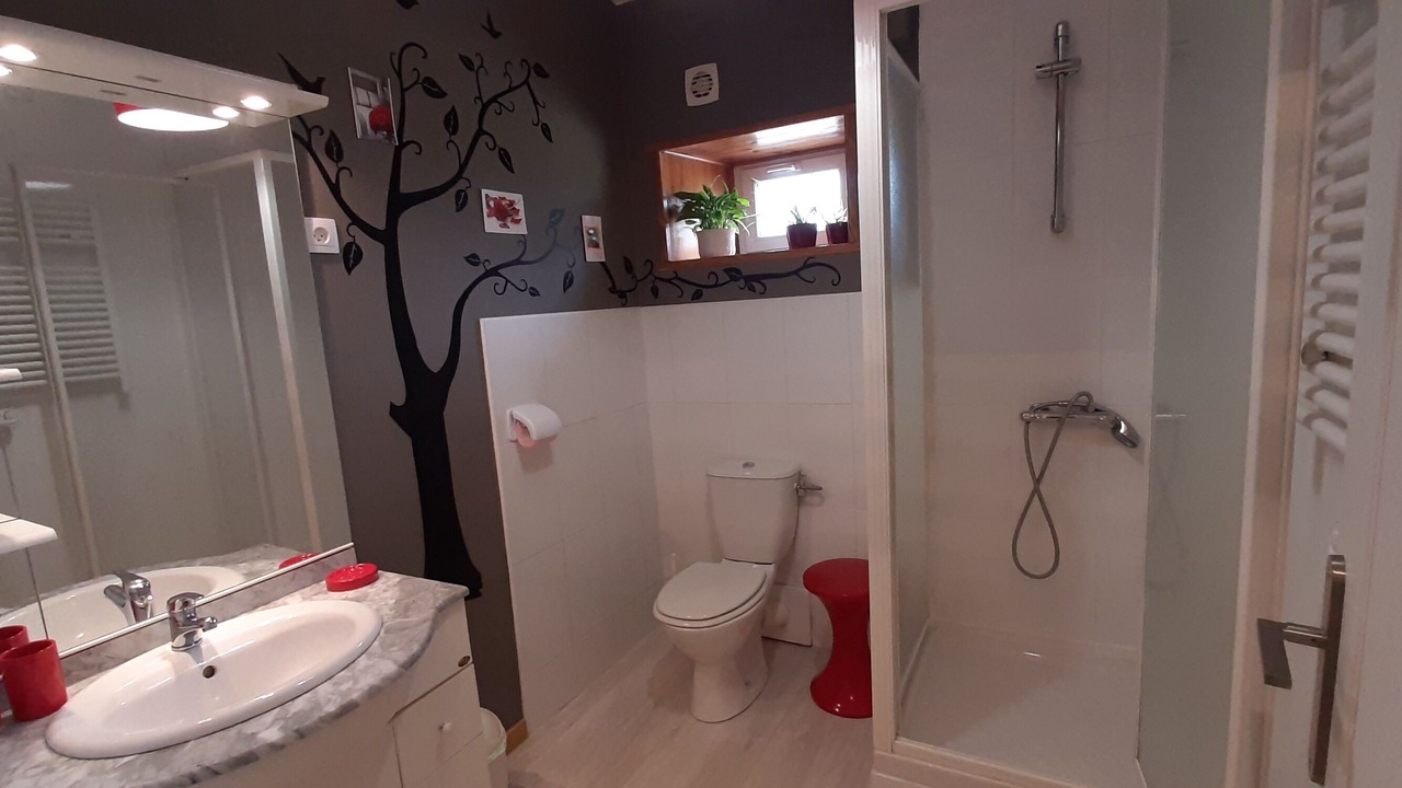 Photo of Bathroom in Mirepoix