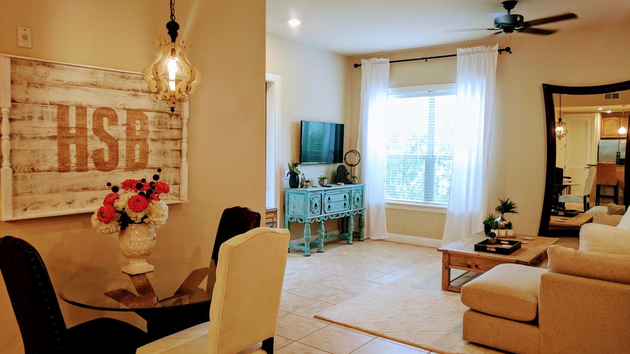 Photo of Livingroom in Horseshoe Bay