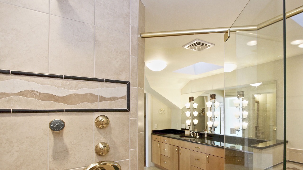 Photo of Bathroom in East Orleans