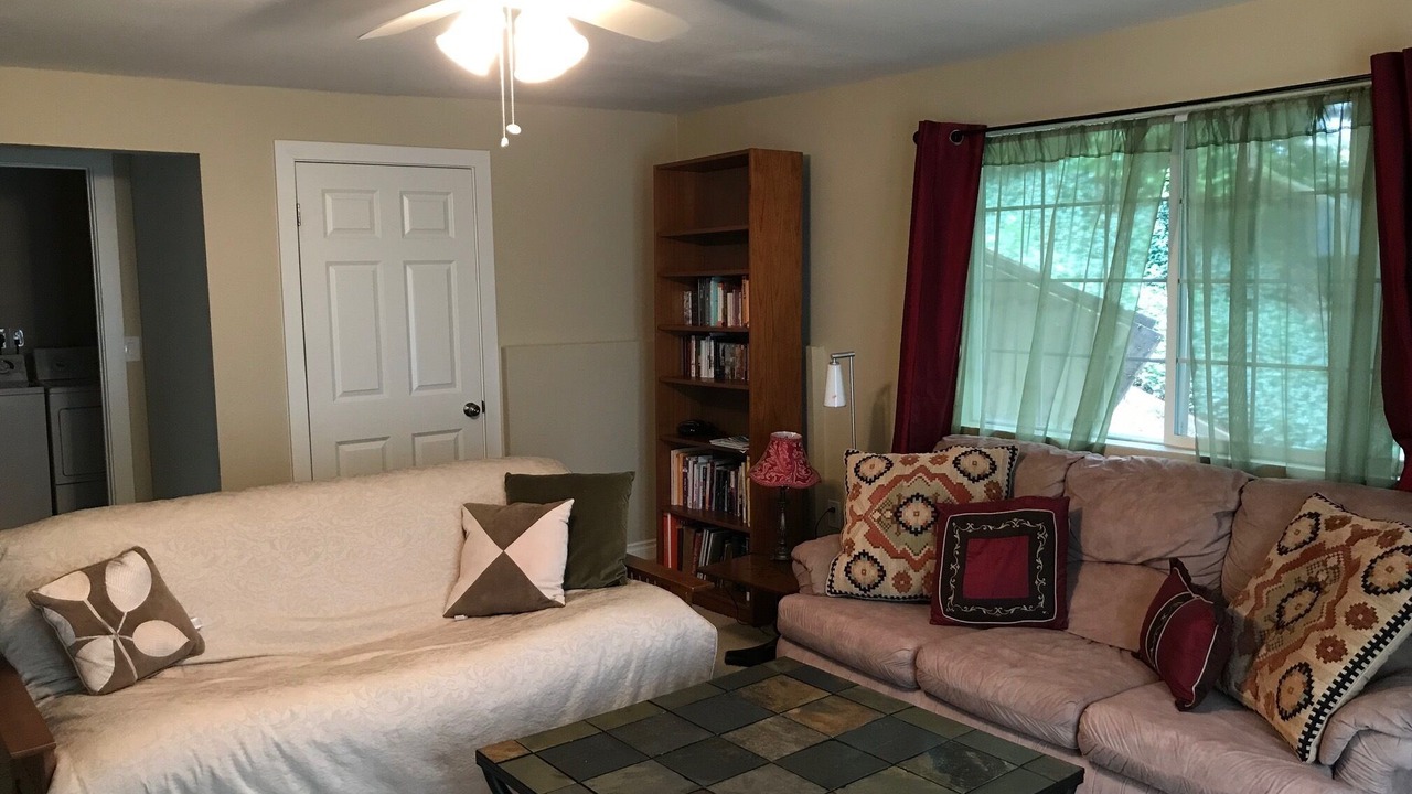 Photo of Livingroom in Kenmore