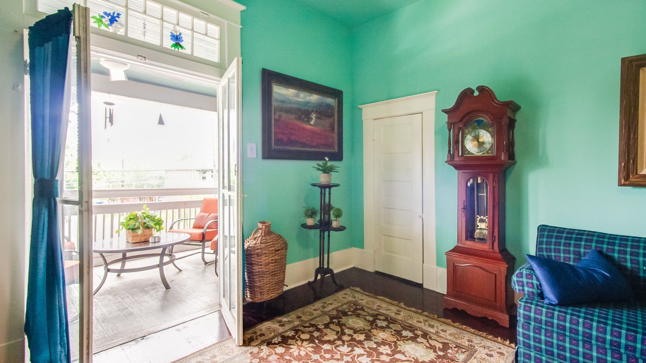 Photo of Livingroom in Tobin Hill