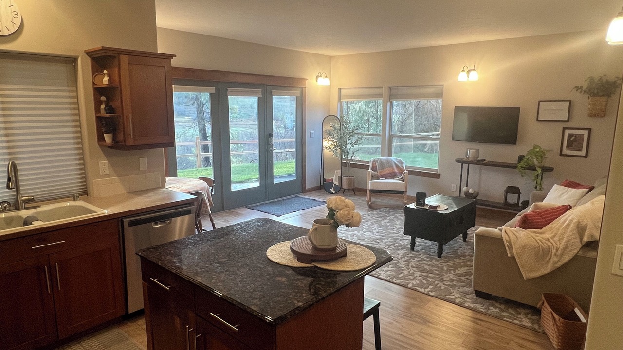 Photo of Livingroom in Colbert